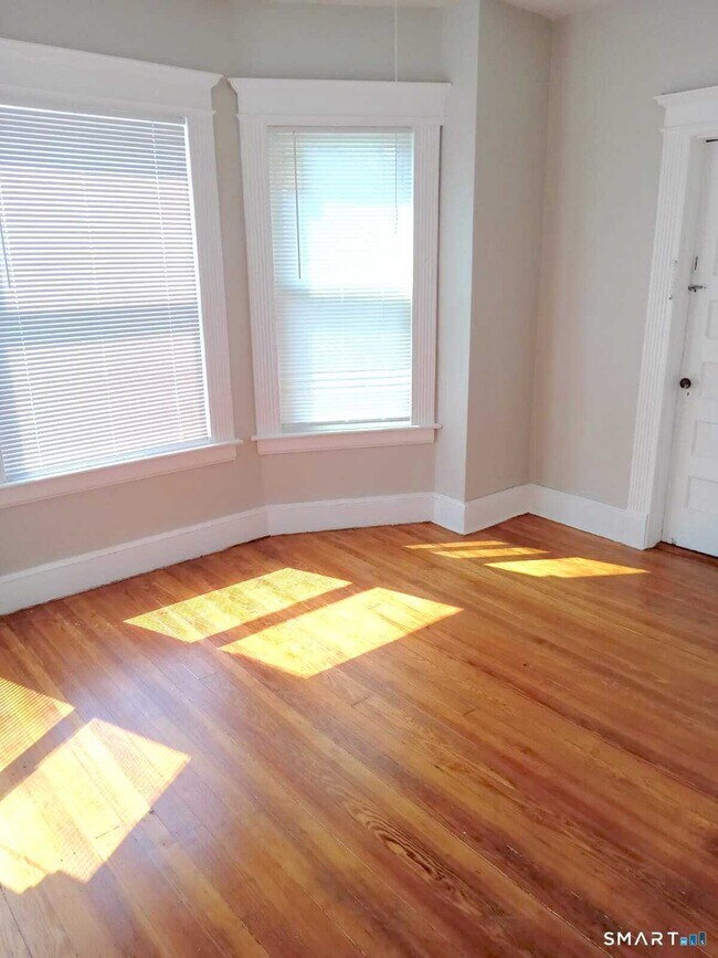 Foto del edificio - 121 Lounsbury St