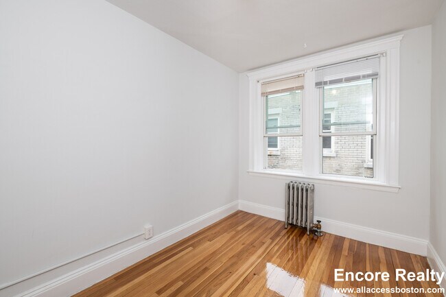 Foto del edificio - 286 Chestnut Hill Ave