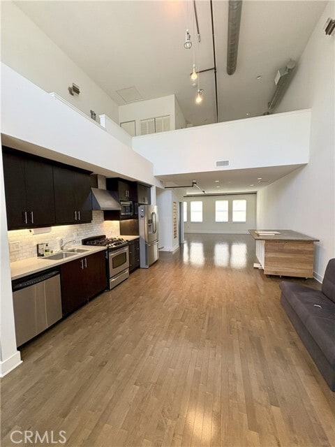 Building Photo - 920 E Santa Ana Blvd