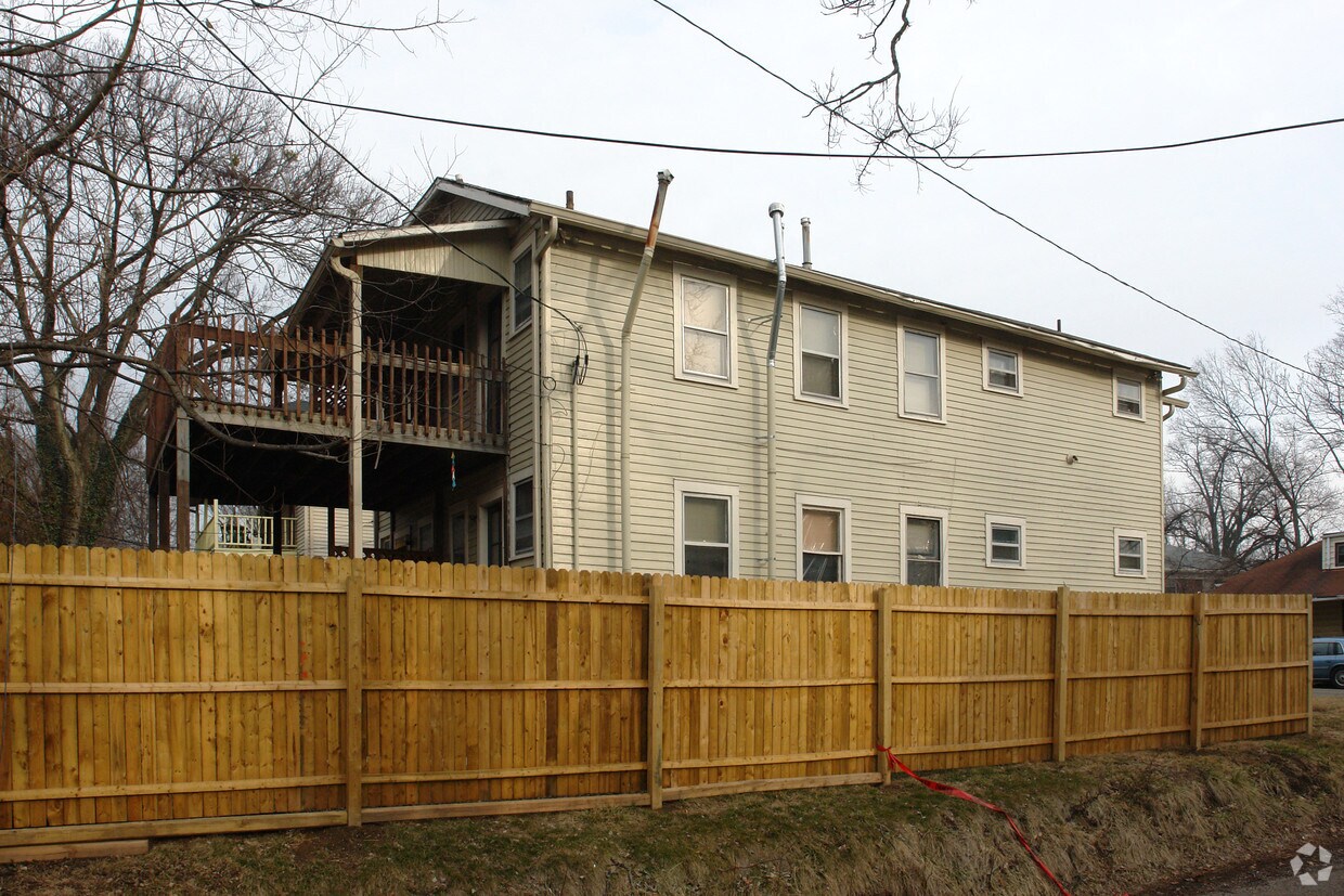Building Photo - 202 Linden Ln