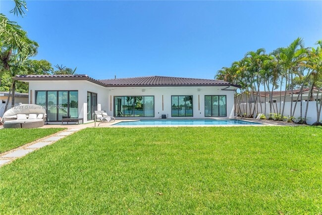 Building Photo - 21100 NE 25th Ct