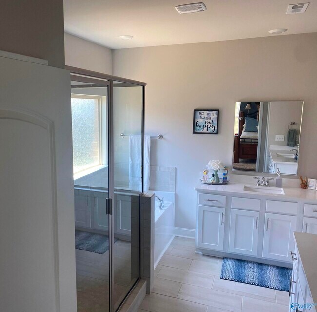 Foto del edificio - 529 W River Landing Blvd SW