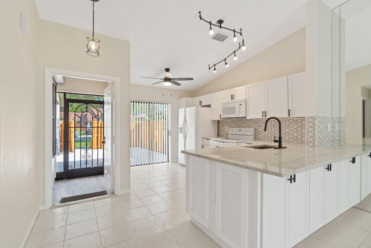 Primary Photo - 3830 Coco Loba Ln