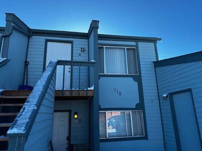 Building Photo - 718 Miller Ct