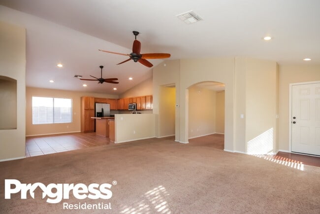 Building Photo - 4020 S Summer Ct