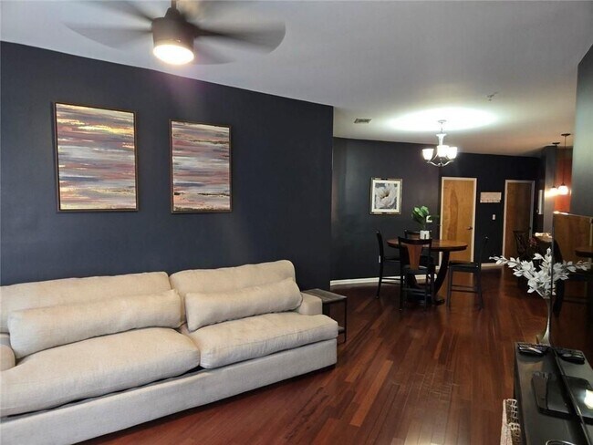 Foto del edificio - 898 Oak St SW
