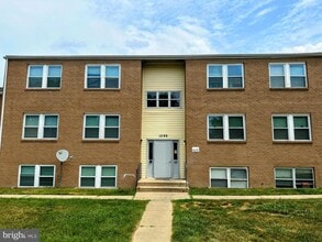 Building Photo - 1599 N East St
