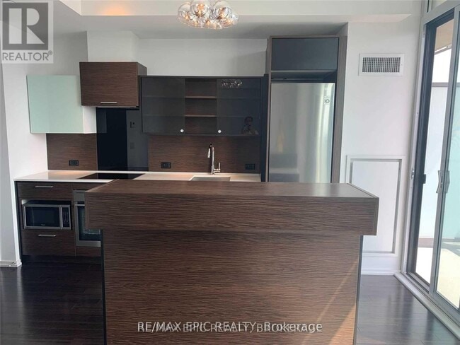 Building Photo - 75 St Nicholas St