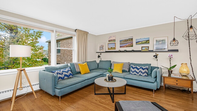 Foto del edificio - 3046 Central St