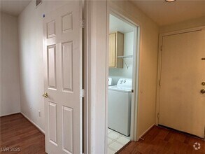 Building Photo - 705 Lexington Cross Dr