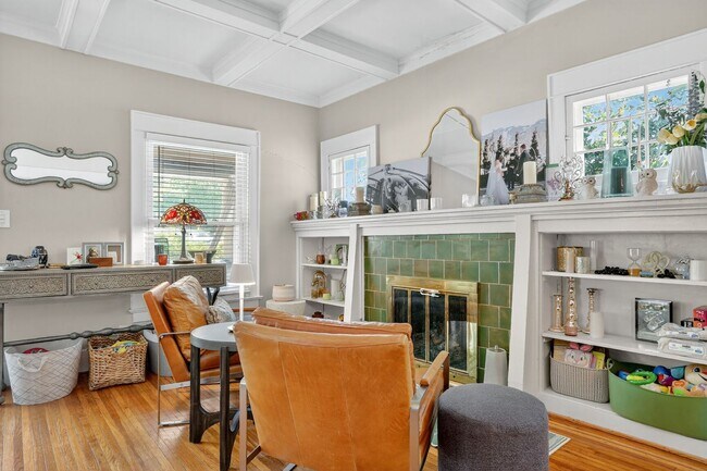 Foto del edificio - Great 3 Bedroom & 2 Full Baths In GREAT South Plaza Location