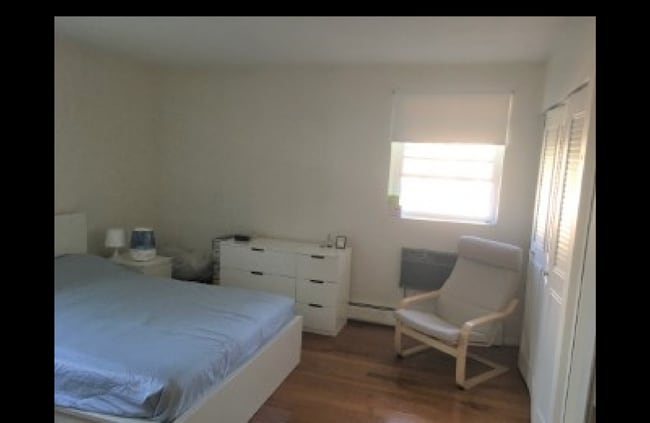 Building Photo - 803 Centre St