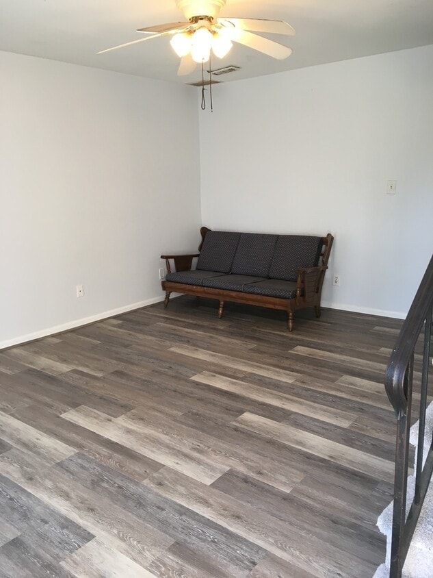 Primary Photo - 103 Ramsey St