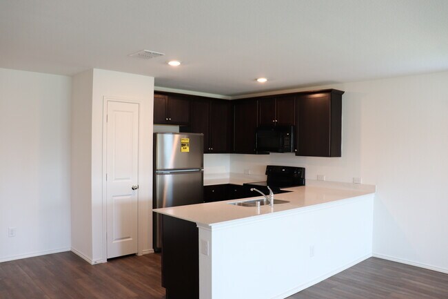 Building Photo - 525 Autumnwood Way