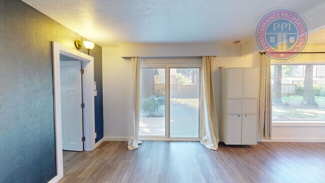 Foto del edificio - Rockwood - Single Level, Beautifully Updat...