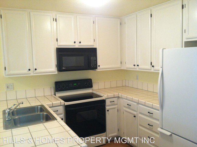 Building Photo - 3 br, 2.5 bath House - 26 MEADOWBROOK COURT