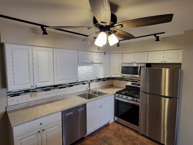 Foto del edificio - 707 Lake St