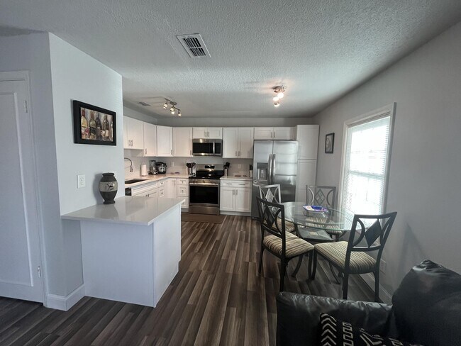 Foto del edificio - 5132 Beach Dr SE