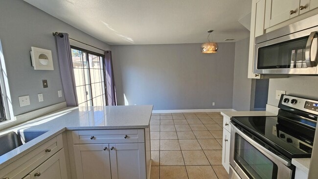 Building Photo - 422 Florin Rd