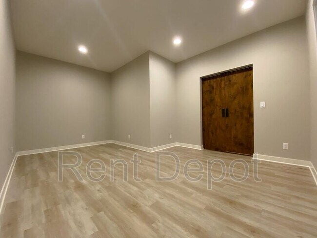 Building Photo - 5514 Cameo Dr