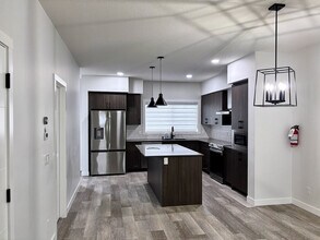 Building Photo - 134 Legacy Glen Crt SE