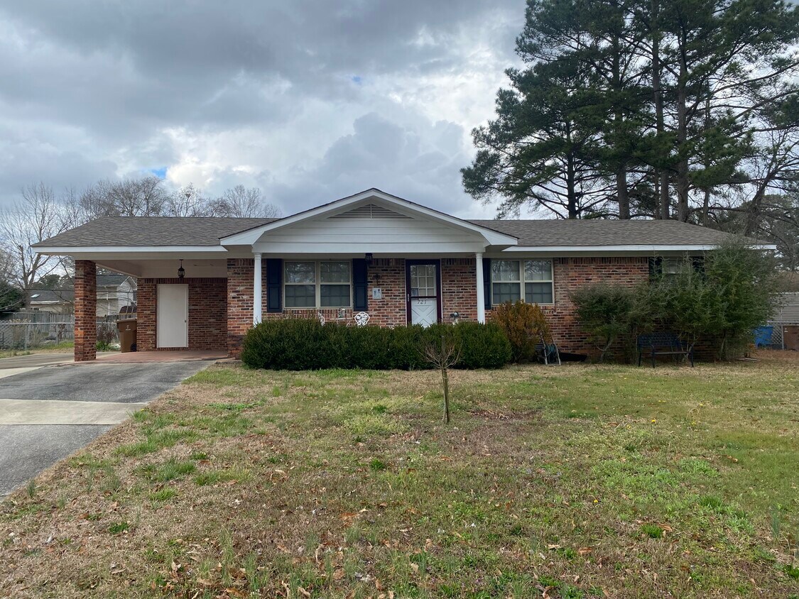 721 Enslen St SW, Hartselle, AL 35640 House for Rent in Hartselle, AL