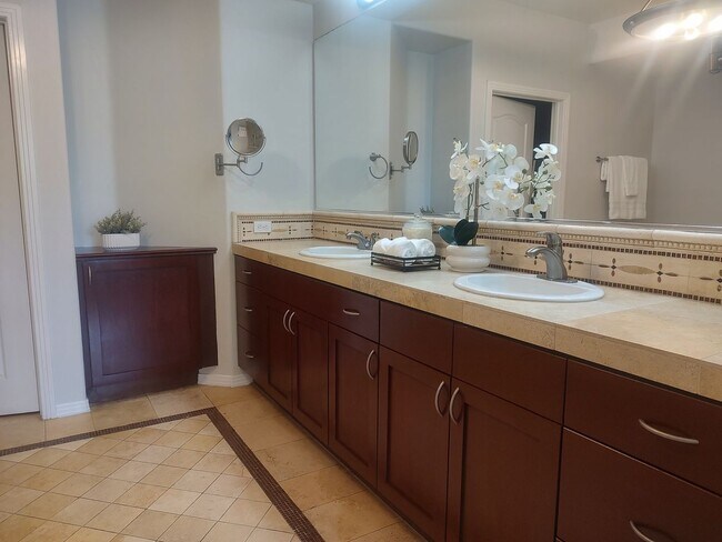 Foto del edificio - Resort Lifestyle at The Lido in Mission Valley
