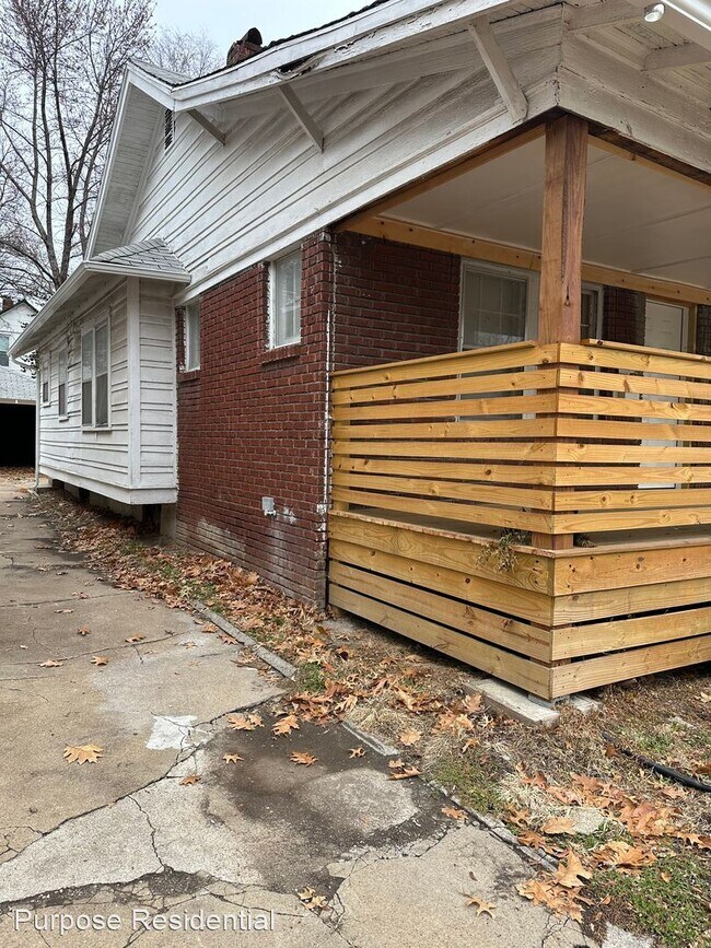 Building Photo - 3 br, 1 bath House - 1615 E 39th St