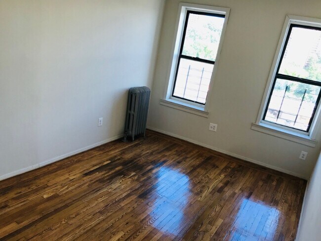 Building Photo - 3316 Kingsbridge Ave