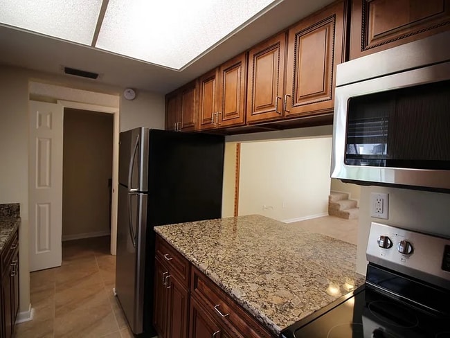 Building Photo - 2567 SE 15th Ave