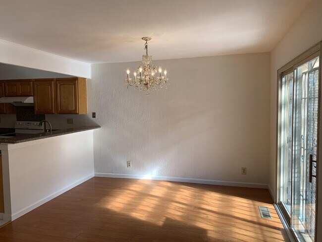 Foto del edificio - 2429 Westchester Ct