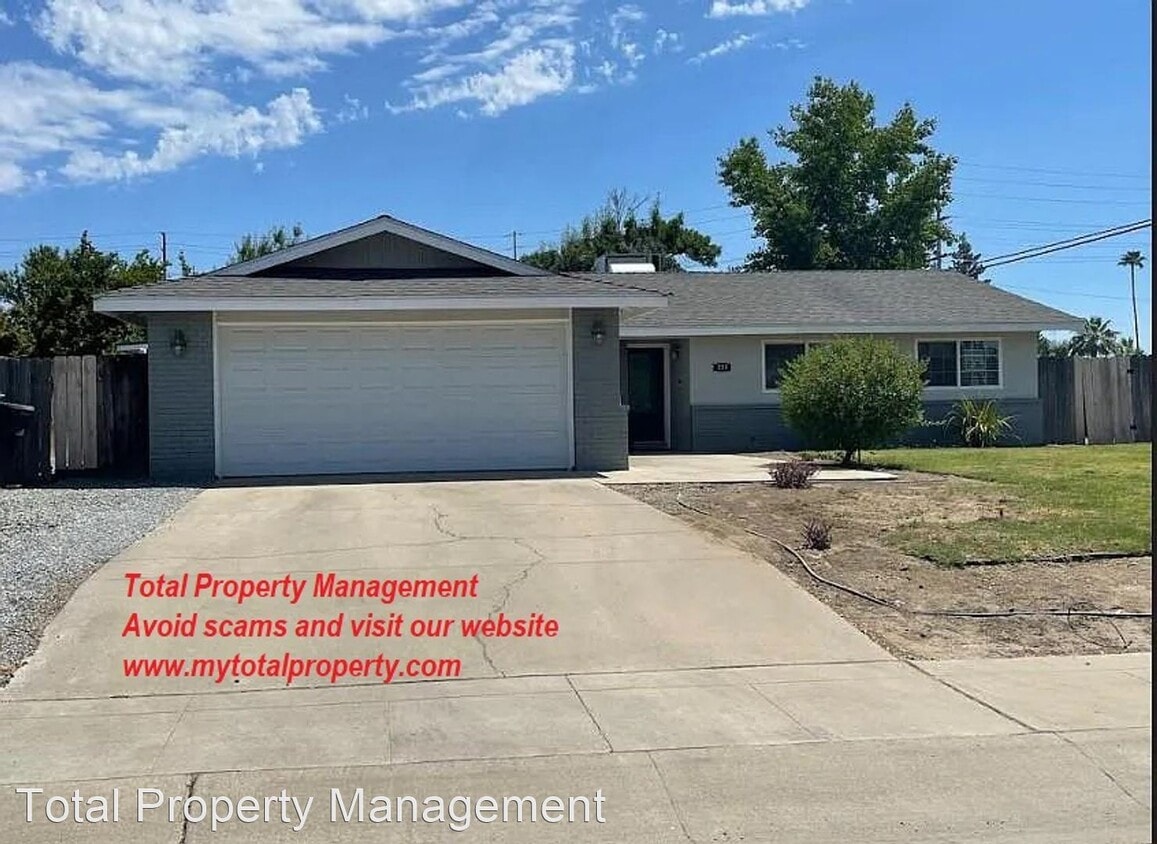 3 br, 2 bath House 511 E Cambridge Ave. House Rental in Visalia, CA