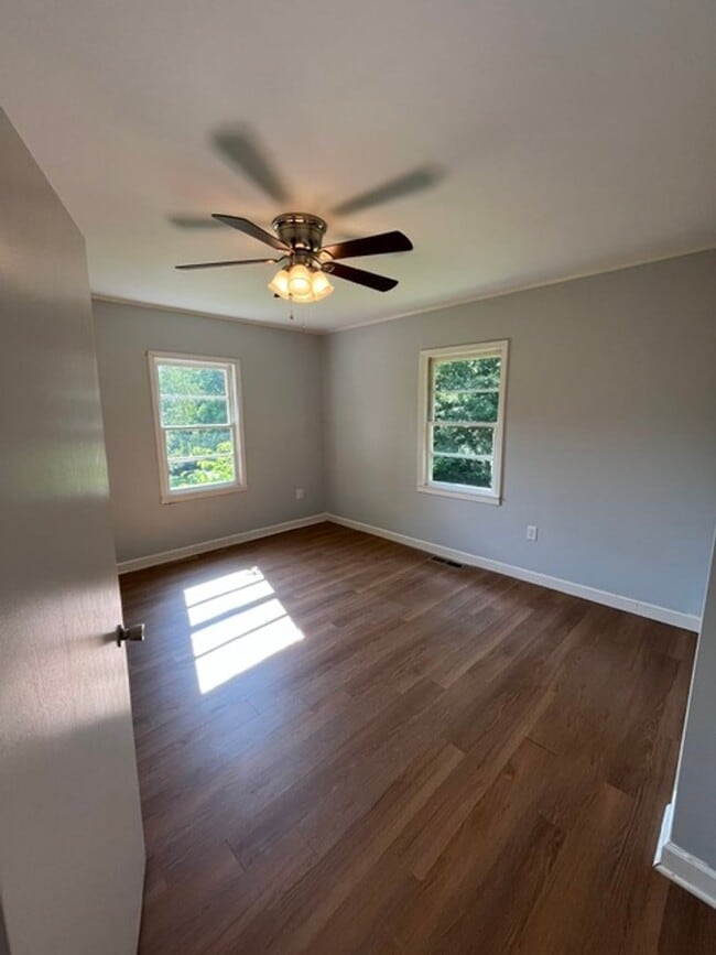 Building Photo - Welcome to your next home!