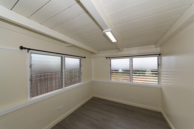 Building Photo - 723 Hoomalimali St