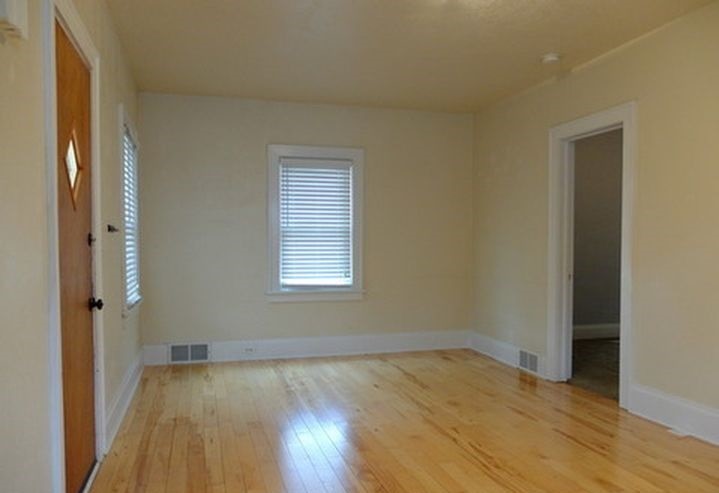 Building Photo - 3300 E 45th St