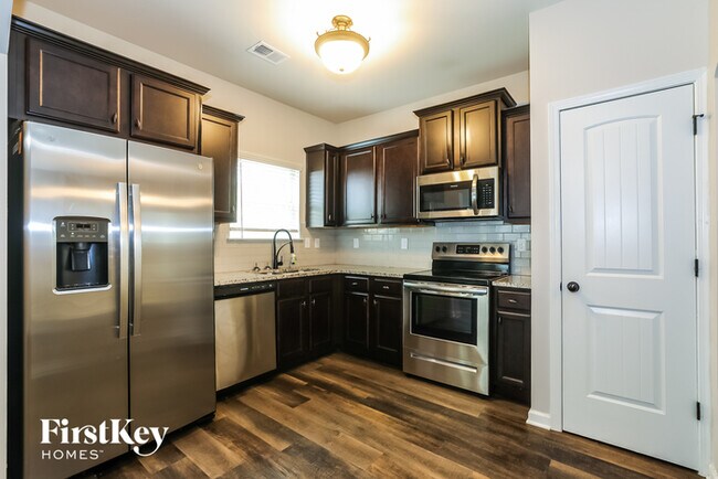 Foto del edificio - 2114 Treehaven Ct