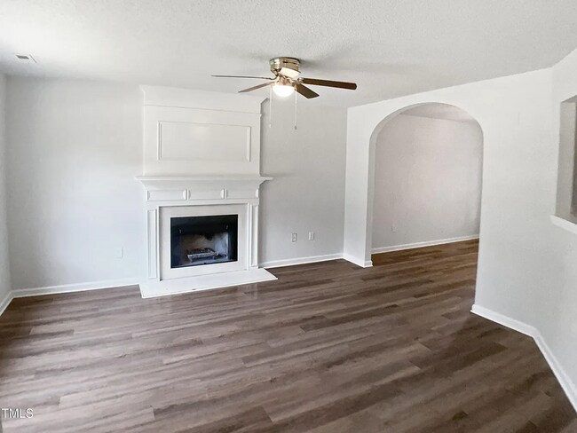 Building Photo - Updated 3BR Home with Garage, Pet Friendly!