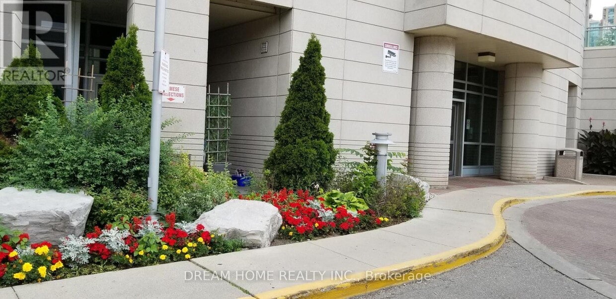 Photo principale - 60-1860 Byng Ave