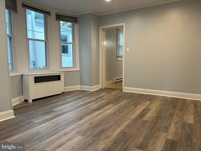Building Photo - 478 Martin St