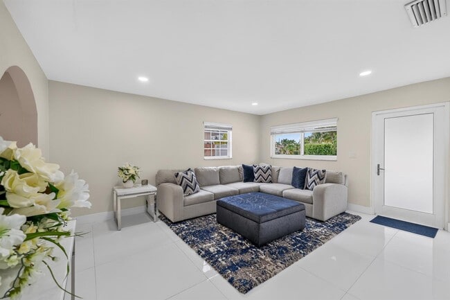 Foto del edificio - 10363 SW 6th St