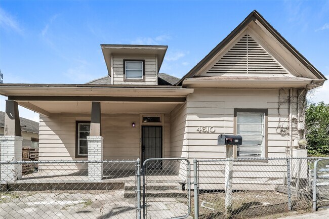 Building Photo - 4610 Schroeder St