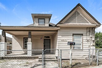 Building Photo - 4610 Schroeder St