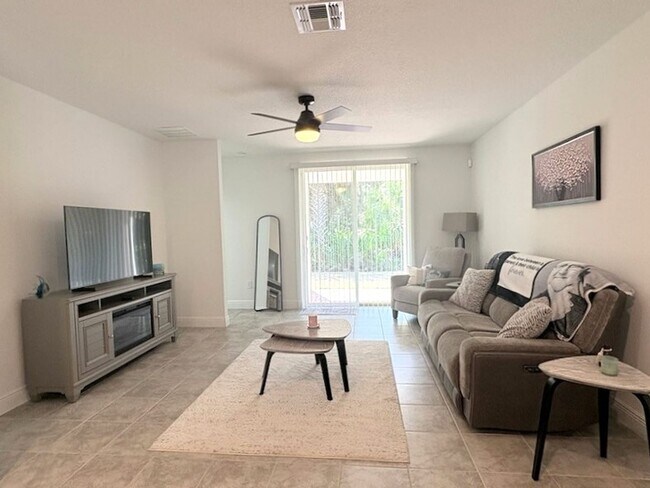 Foto del edificio - Beautiful Furnished 3 Bedroom Home in the Links at LPGA!