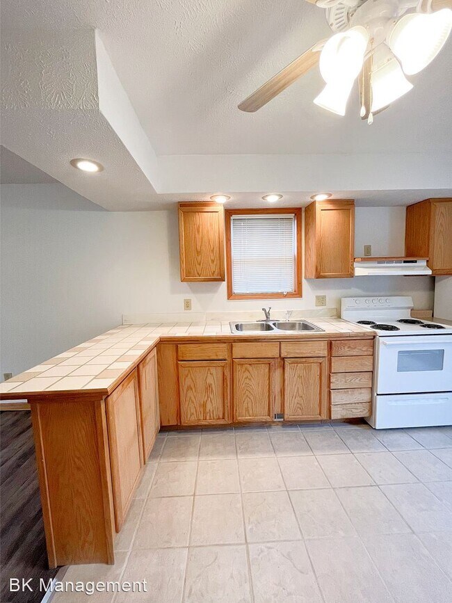 Building Photo - 2 br, 1 bath House - 802 Orchard Avenue
