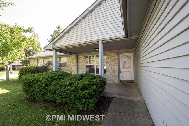 Foto del edificio - 3281 Cherry Lake Ln