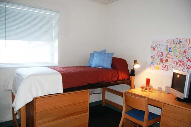 Building Photo - 390 Metacom Ave