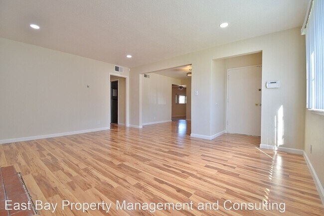 Foto del edificio - 4 br, 3 bath House - 38997 Logan Dr.