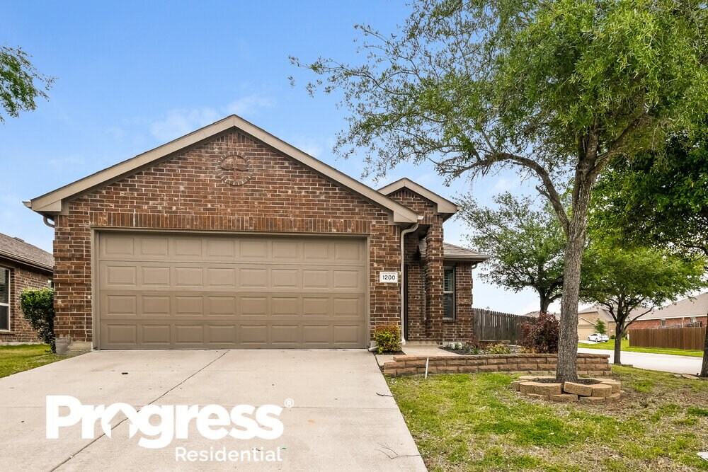 Primary Photo - 1200 Silver Maple Ln