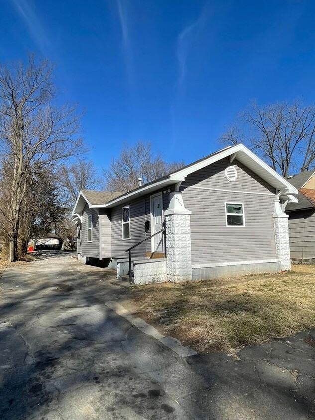 Foto principal - Newly remodeled 3 Bedroom 2 Bath Home with...