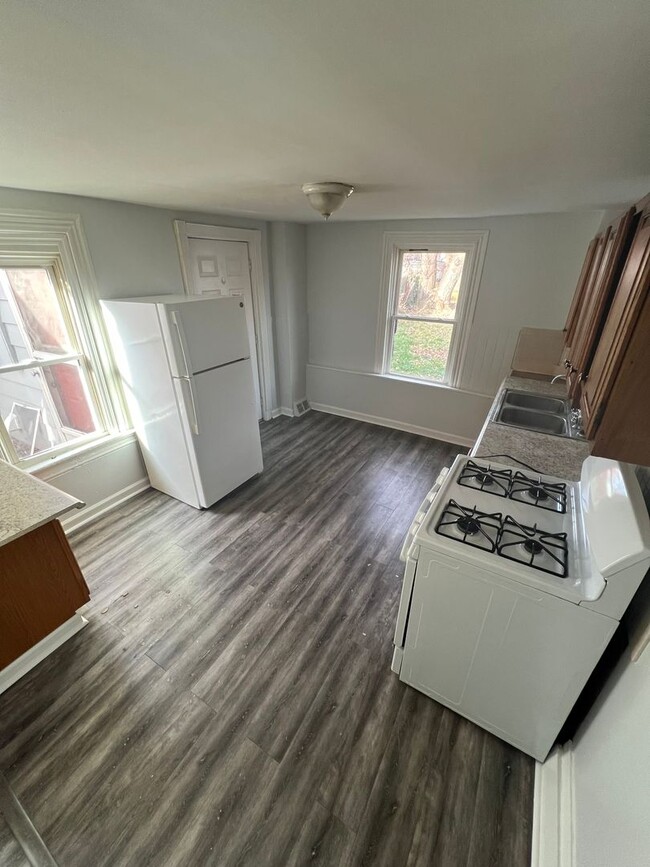 Building Photo - Renovated 2 BD, 1 BA Home in Lancaster!